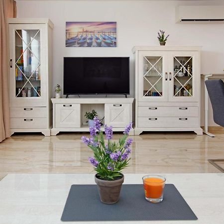 Modern 2-Bed Apt, Late Check In Available سبليت المظهر الخارجي الصورة