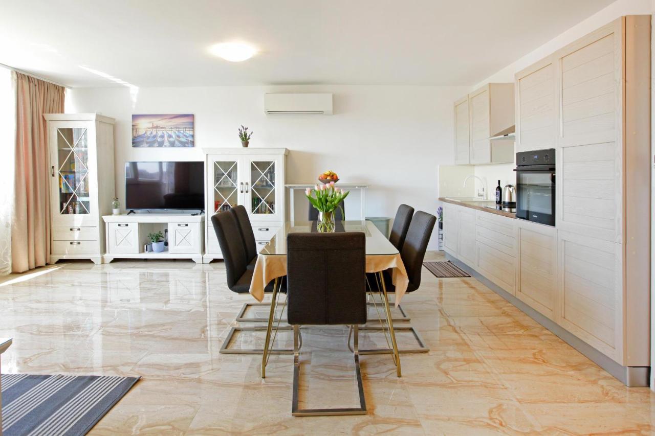 Modern 2-Bed Apt, Late Check In Available سبليت المظهر الخارجي الصورة