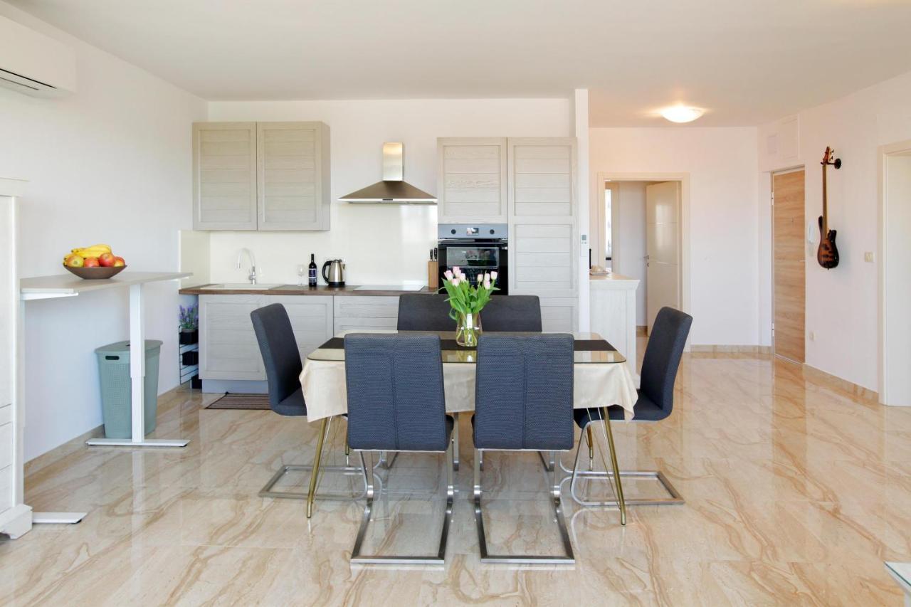 Modern 2-Bed Apt, Late Check In Available سبليت المظهر الخارجي الصورة