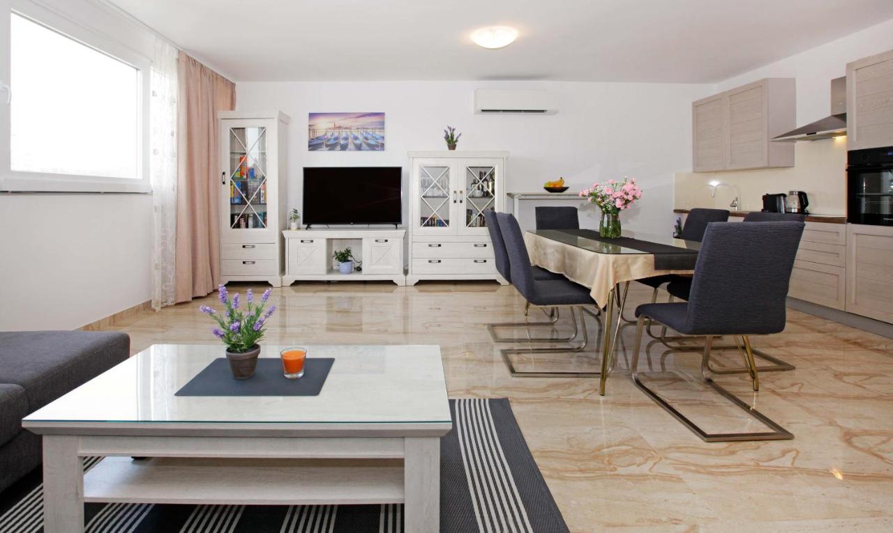 Modern 2-Bed Apt, Late Check In Available سبليت المظهر الخارجي الصورة